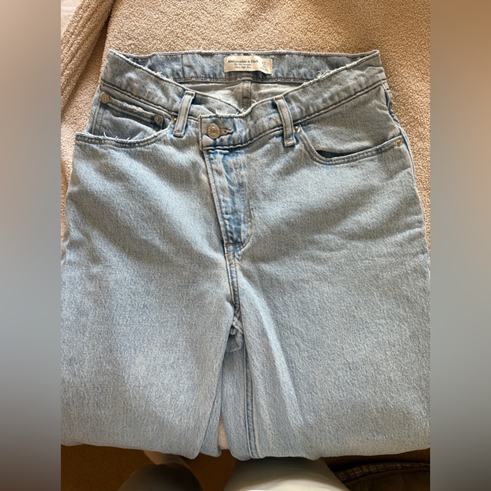 Abercrombie & Fitch The 90’s Straight Ultra High Rise Jeans